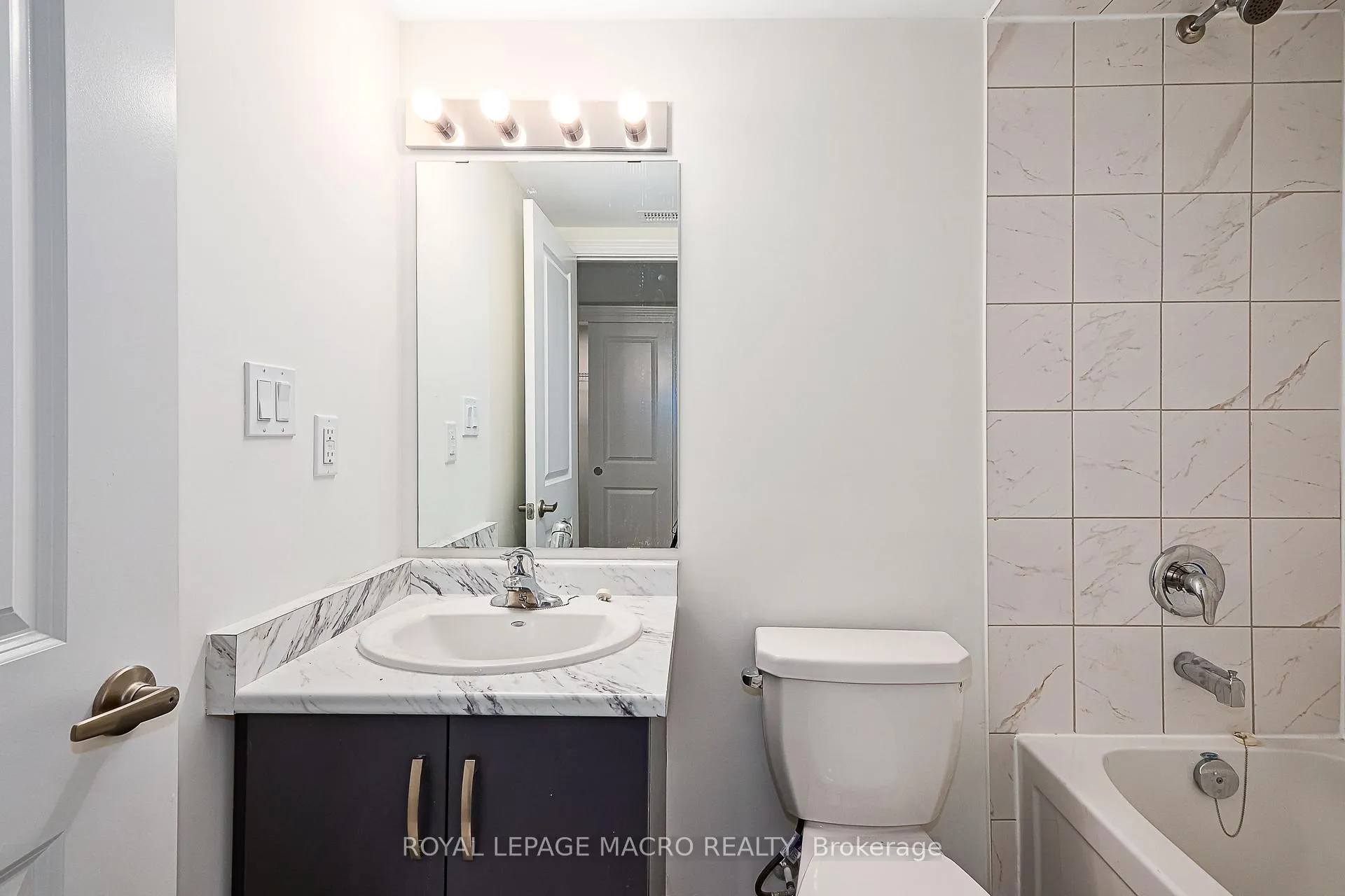 Photo 15 of 43 Winters Crescent, Collingwood — HOMEH