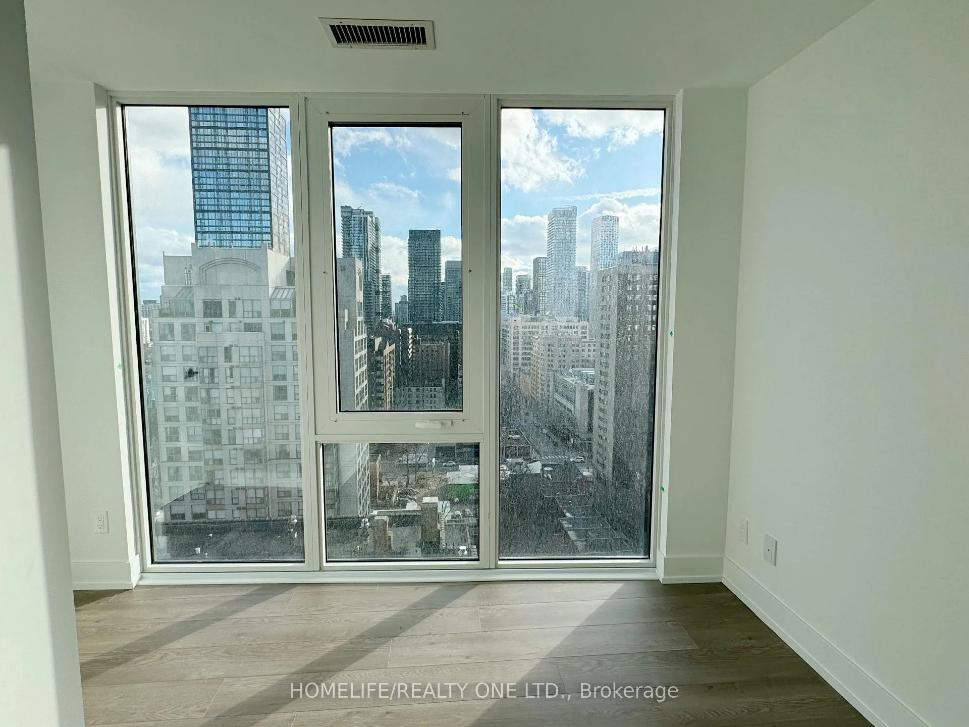 Photo 3 of Unit 1613, 308 Jarvis Street, Toronto, Church-Yonge Corridor — HOMEH