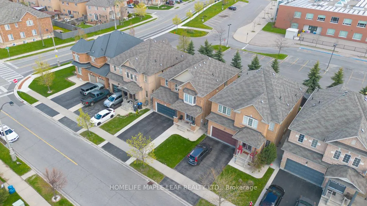 Photo 2 of 81 Abitibi Lake Drive, Brampton, Sandringham-Wellington — HOMEH