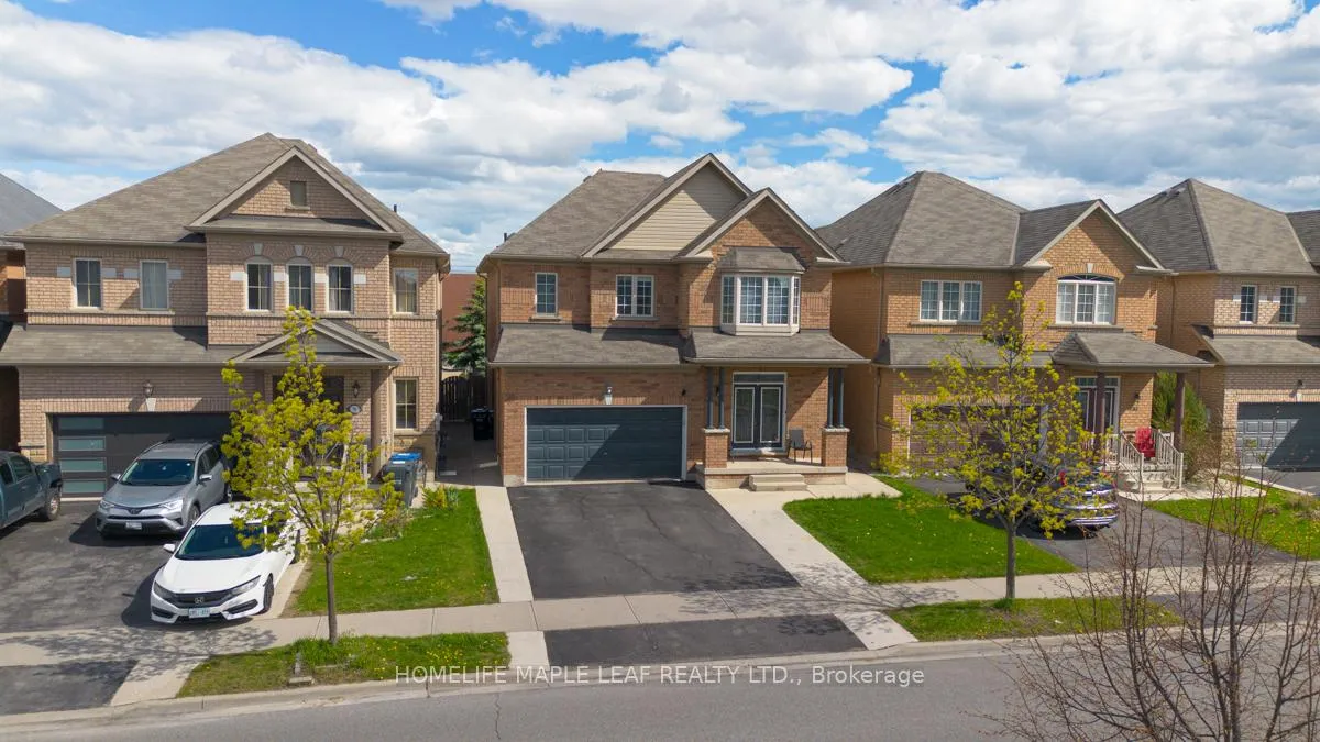 Photo 4 of 81 Abitibi Lake Drive, Brampton, Sandringham-Wellington — HOMEH