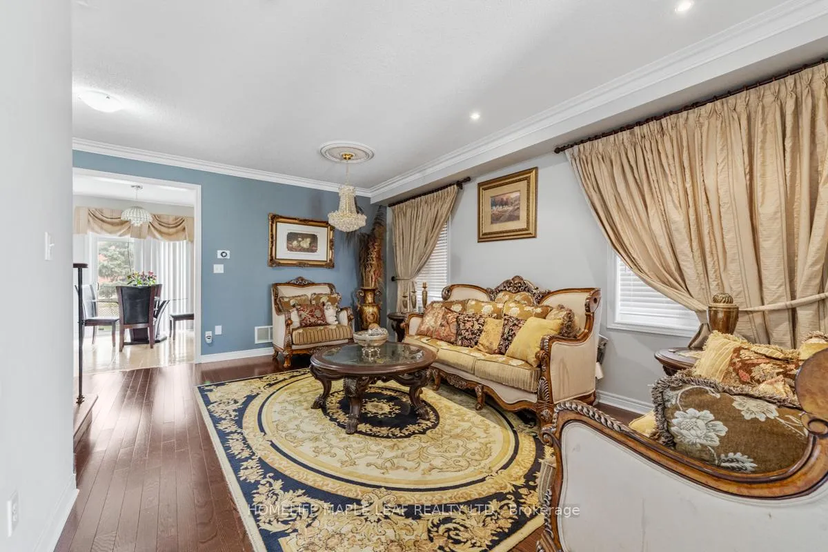 Photo 7 of 81 Abitibi Lake Drive, Brampton, Sandringham-Wellington — HOMEH