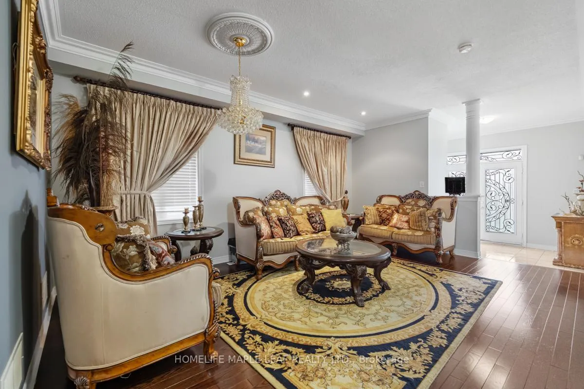 Photo 8 of 81 Abitibi Lake Drive, Brampton, Sandringham-Wellington — HOMEH