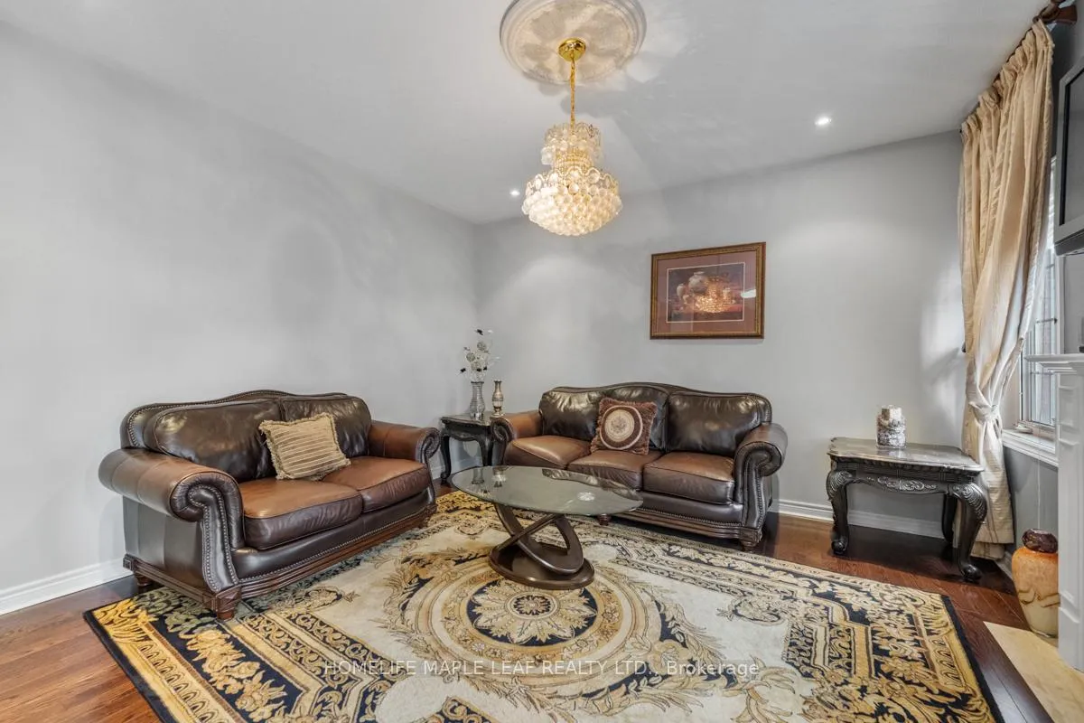 Photo 9 of 81 Abitibi Lake Drive, Brampton, Sandringham-Wellington — HOMEH