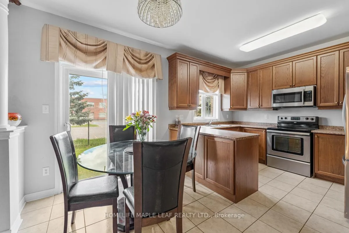 Photo 12 of 81 Abitibi Lake Drive, Brampton, Sandringham-Wellington — HOMEH
