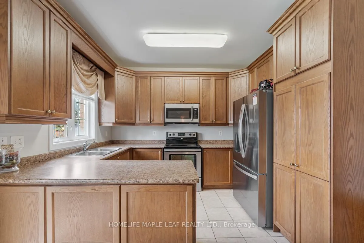 Photo 14 of 81 Abitibi Lake Drive, Brampton, Sandringham-Wellington — HOMEH