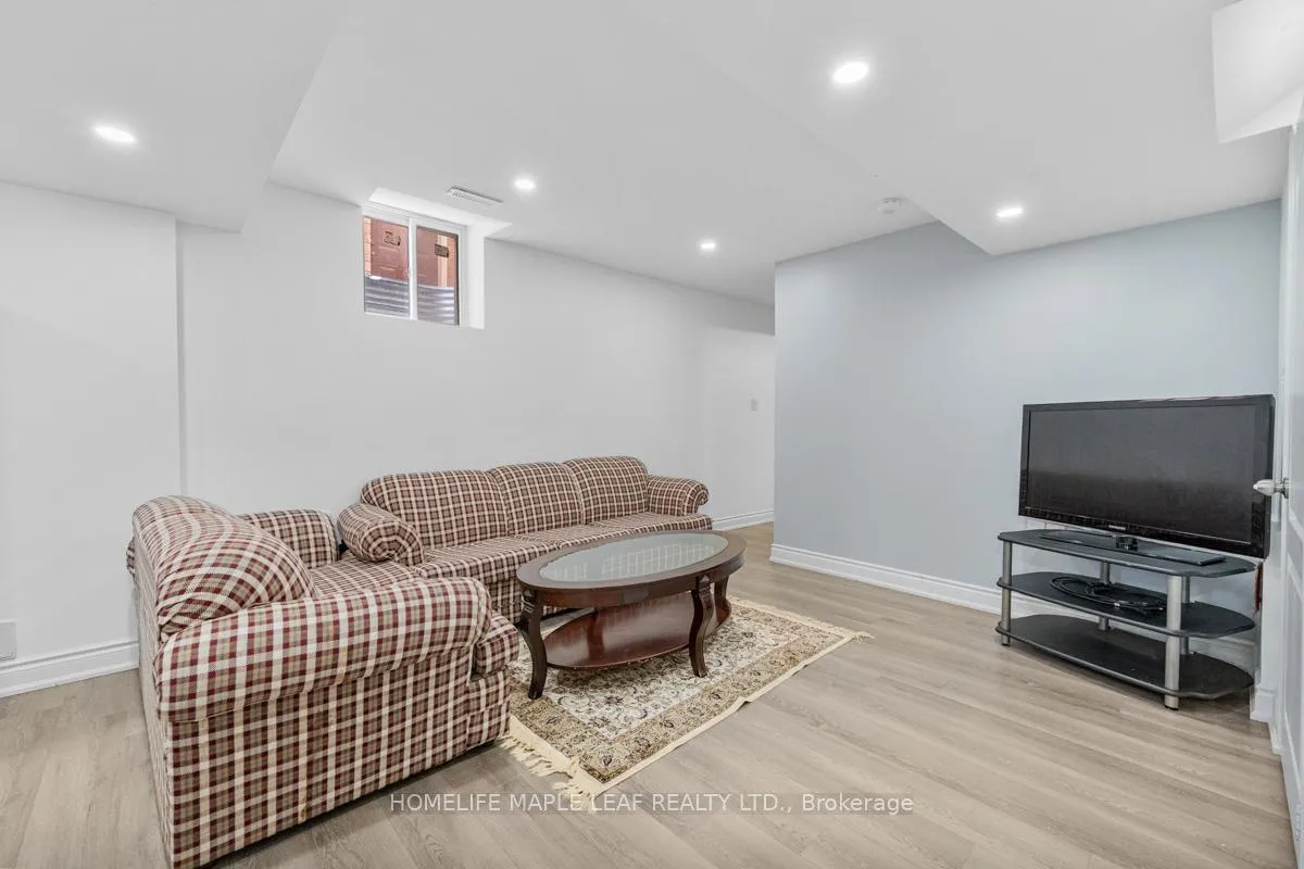 Photo 37 of 81 Abitibi Lake Drive, Brampton, Sandringham-Wellington — HOMEH