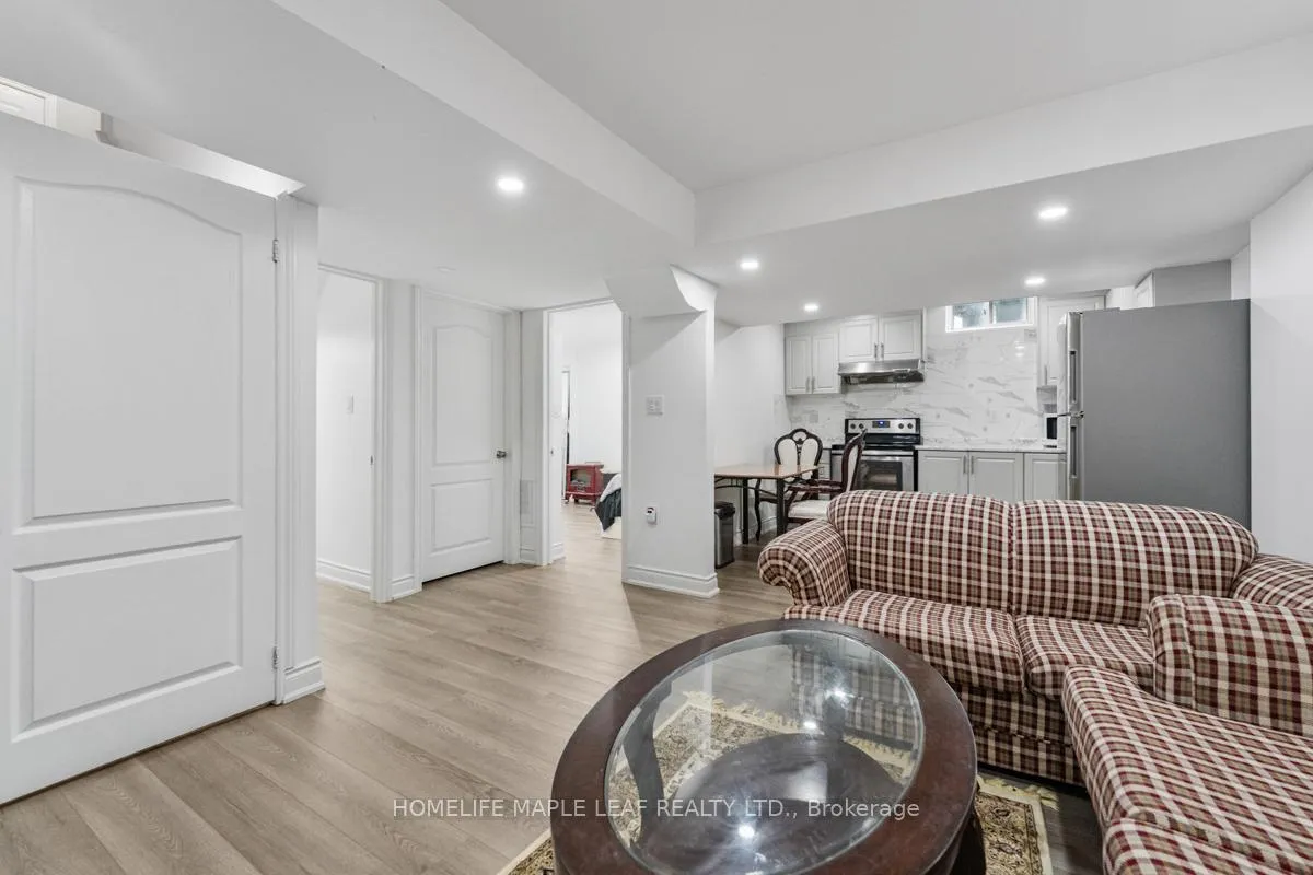 Photo 38 of 81 Abitibi Lake Drive, Brampton, Sandringham-Wellington — HOMEH