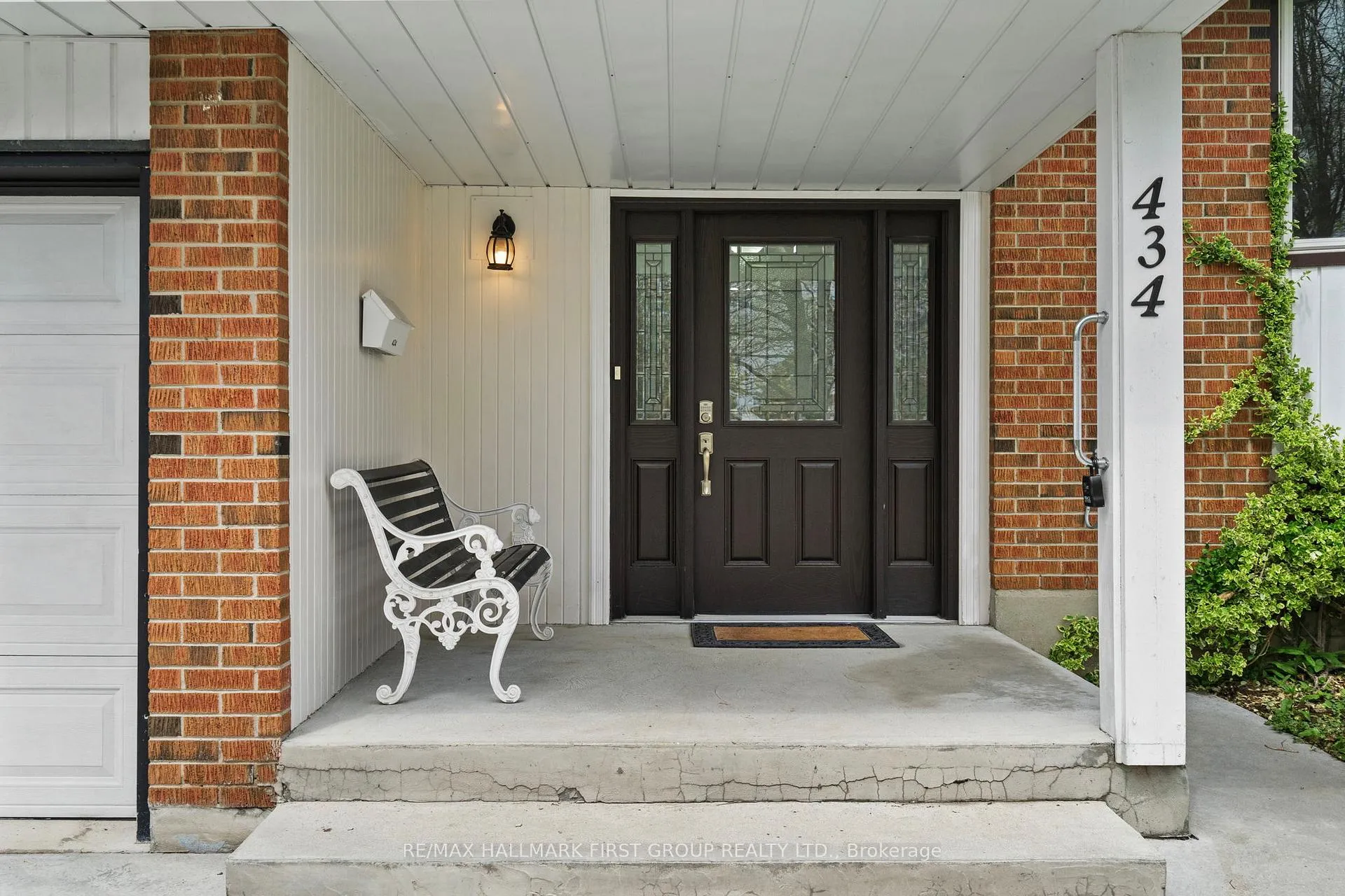 Photo 3 of 434 Hackney Court, Oshawa, Centennial — HOMEH