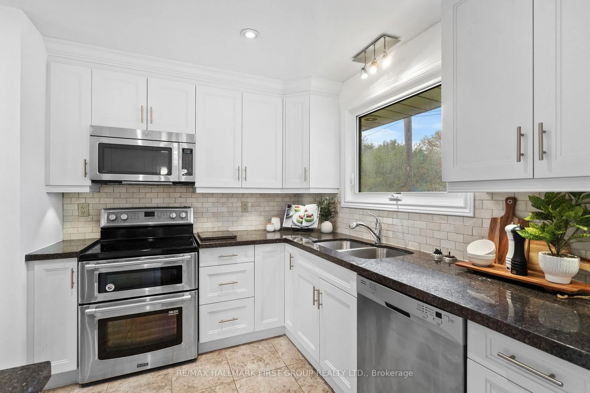 Photo 11 of 434 Hackney Court, Oshawa, Centennial — HOMEH