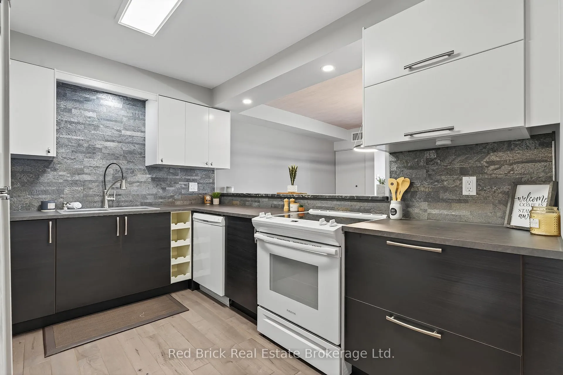 Photo 7 of Unit 221, 458 Janefield Avenue, Guelph, Dovercliffe Park/Old University — HOMEH