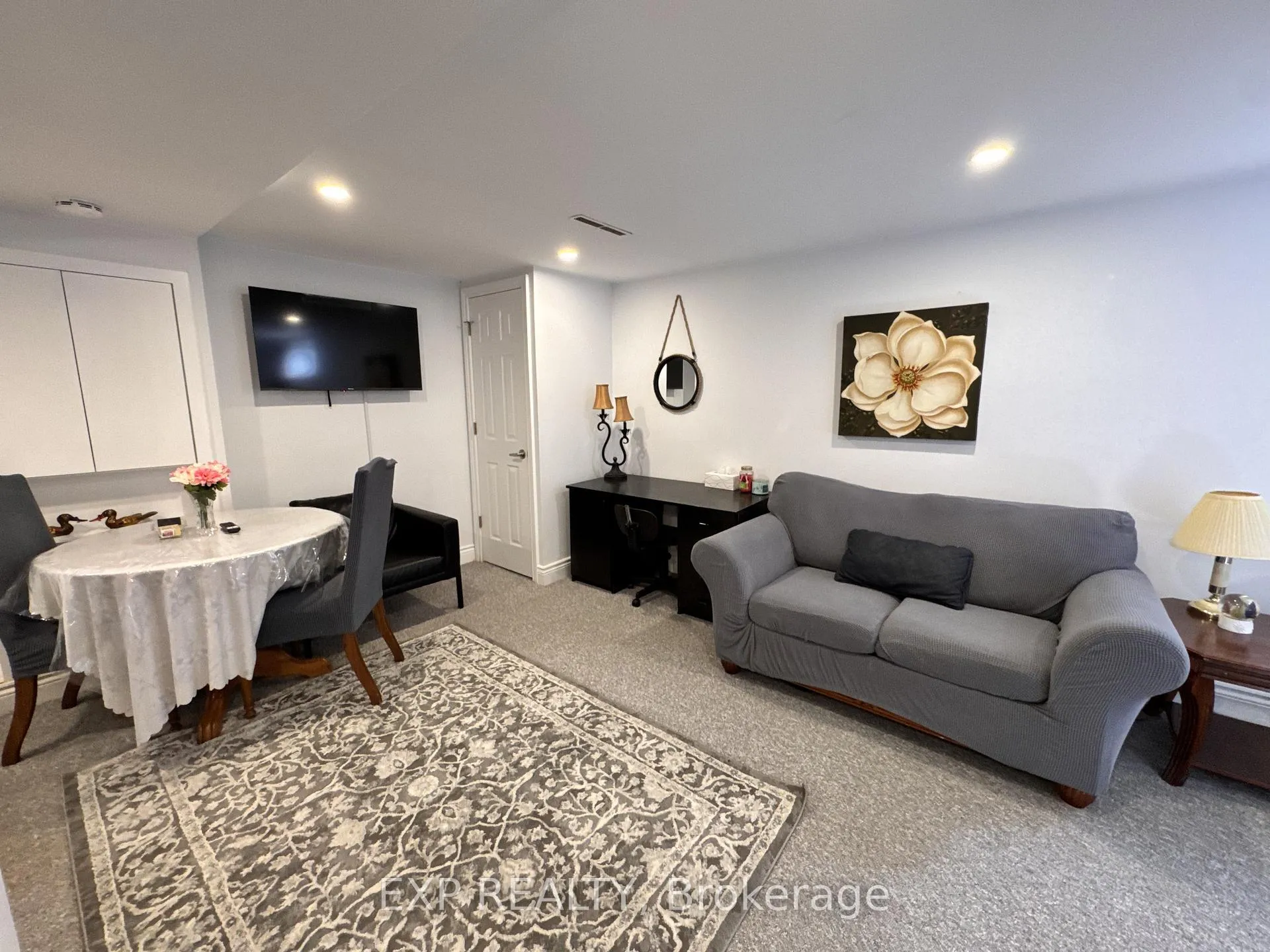 Photo 9 of 16 Haida Drive, Aurora, Aurora Heights — HOMEH