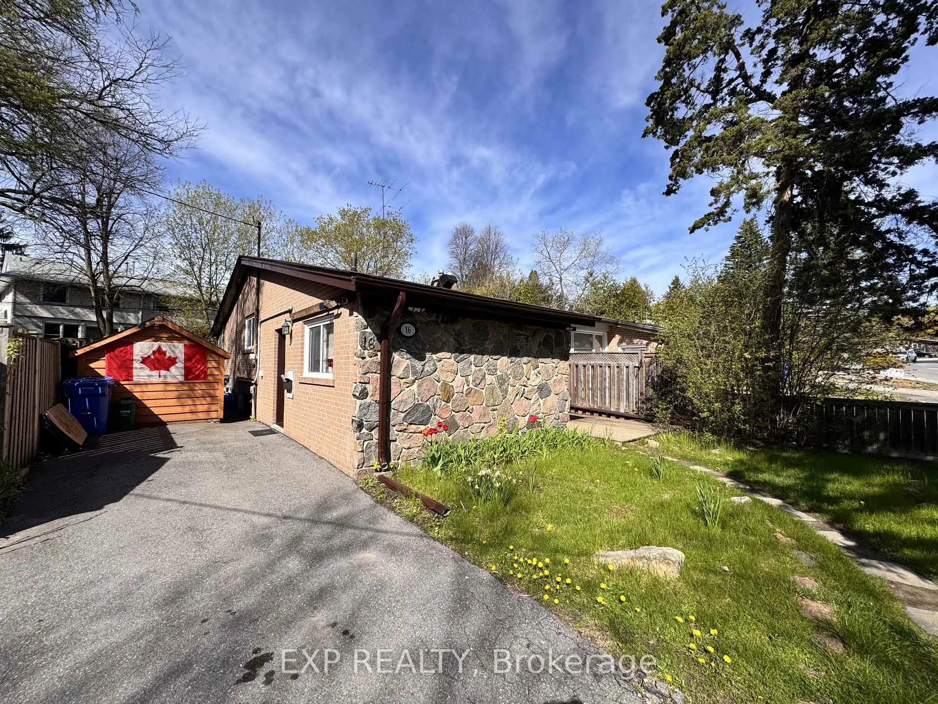 Photo 14 of 16 Haida Drive, Aurora, Aurora Heights — HOMEH