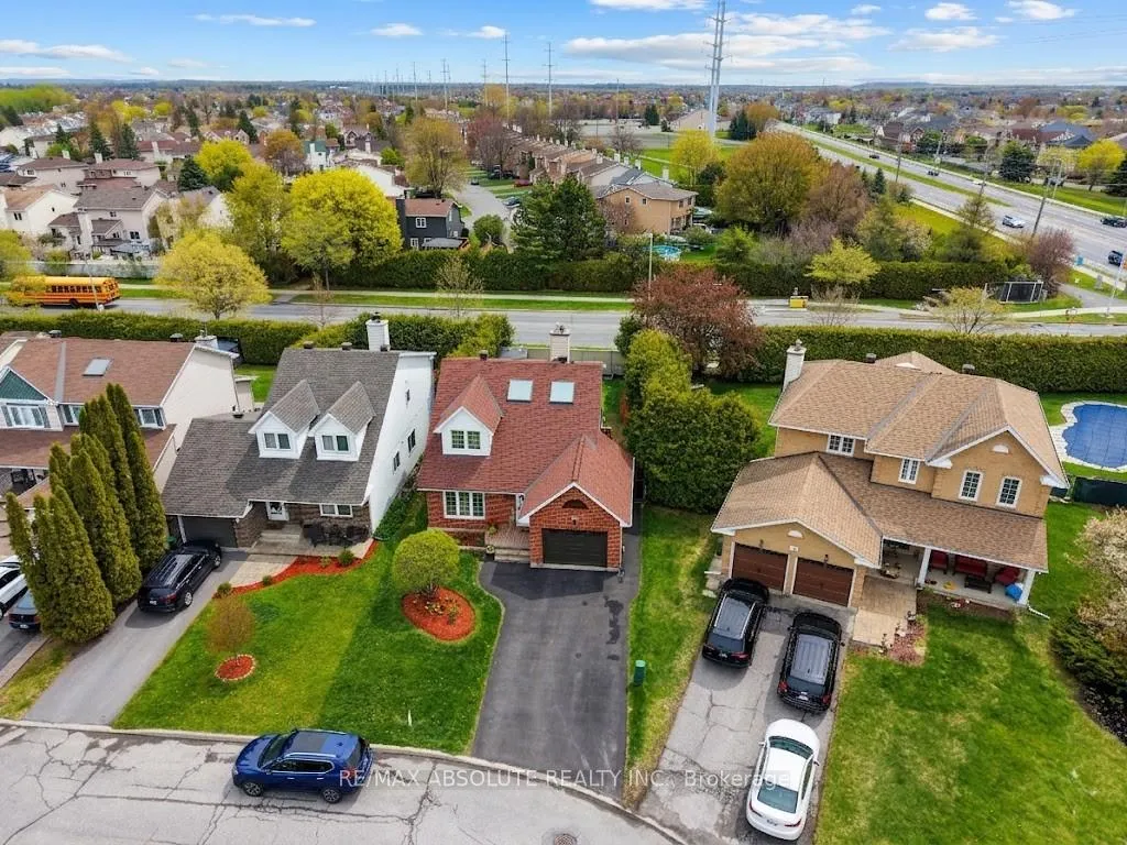 Photo 3 of 698 Thicket Way, Ottawa, Fallingbrook/Gardenway South — HOMEH
