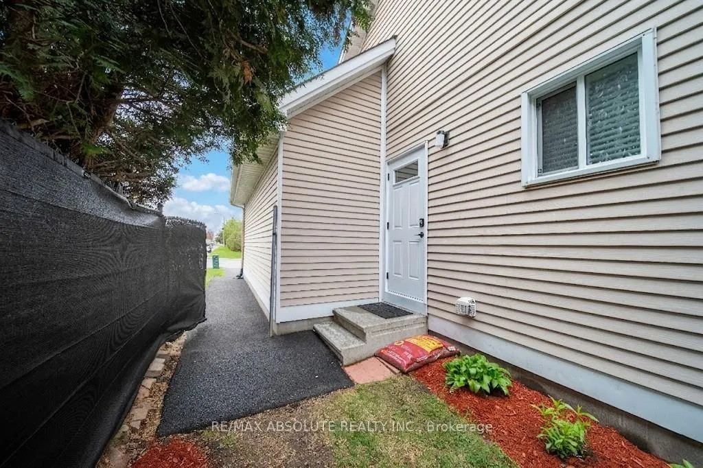 Photo 36 of 698 Thicket Way, Ottawa, Fallingbrook/Gardenway South — HOMEH