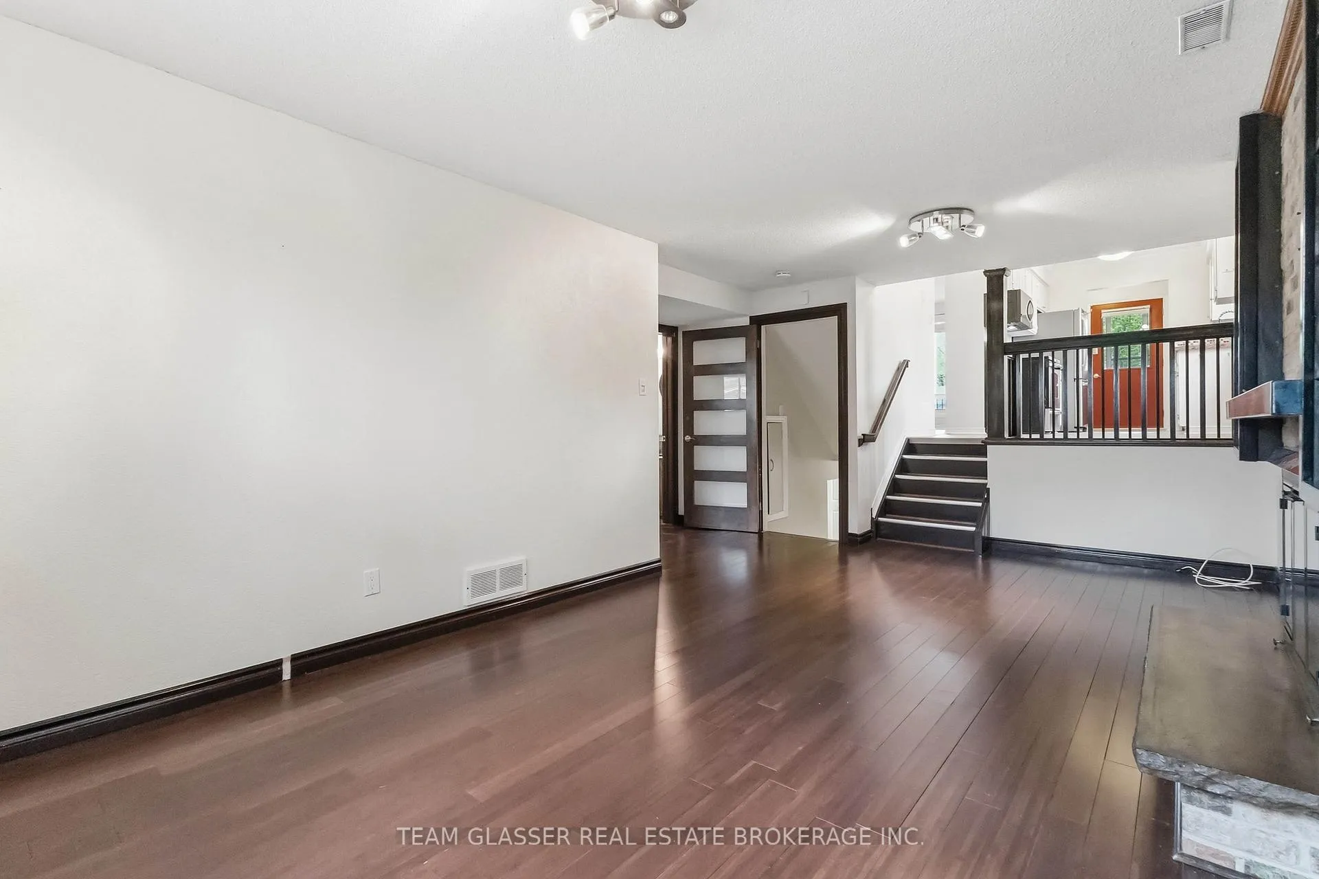 Photo 28 of 21 Goodman Drive, London, South T — HOMEH