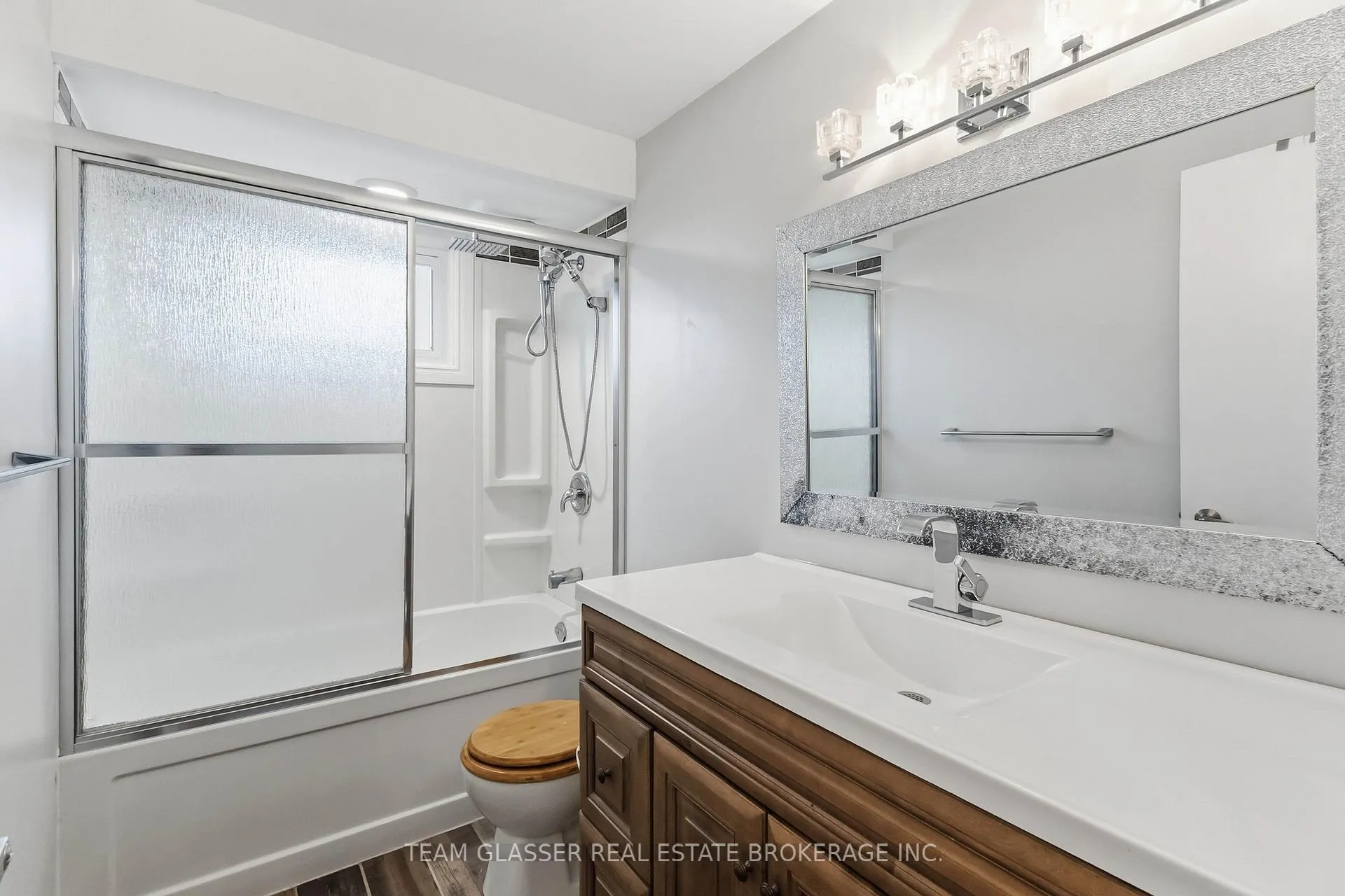 Photo 31 of 21 Goodman Drive, London, South T — HOMEH