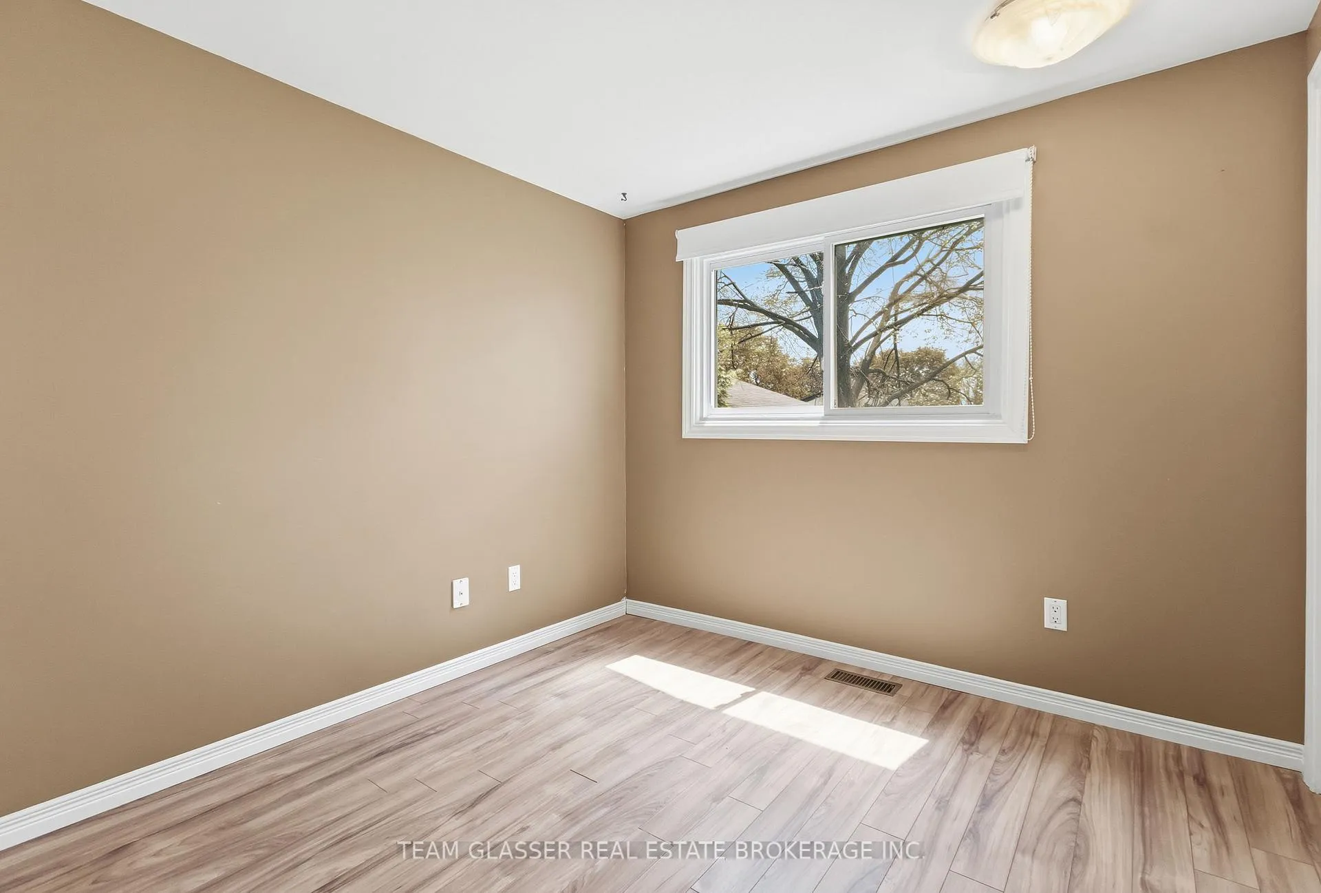 Photo 32 of 21 Goodman Drive, London, South T — HOMEH