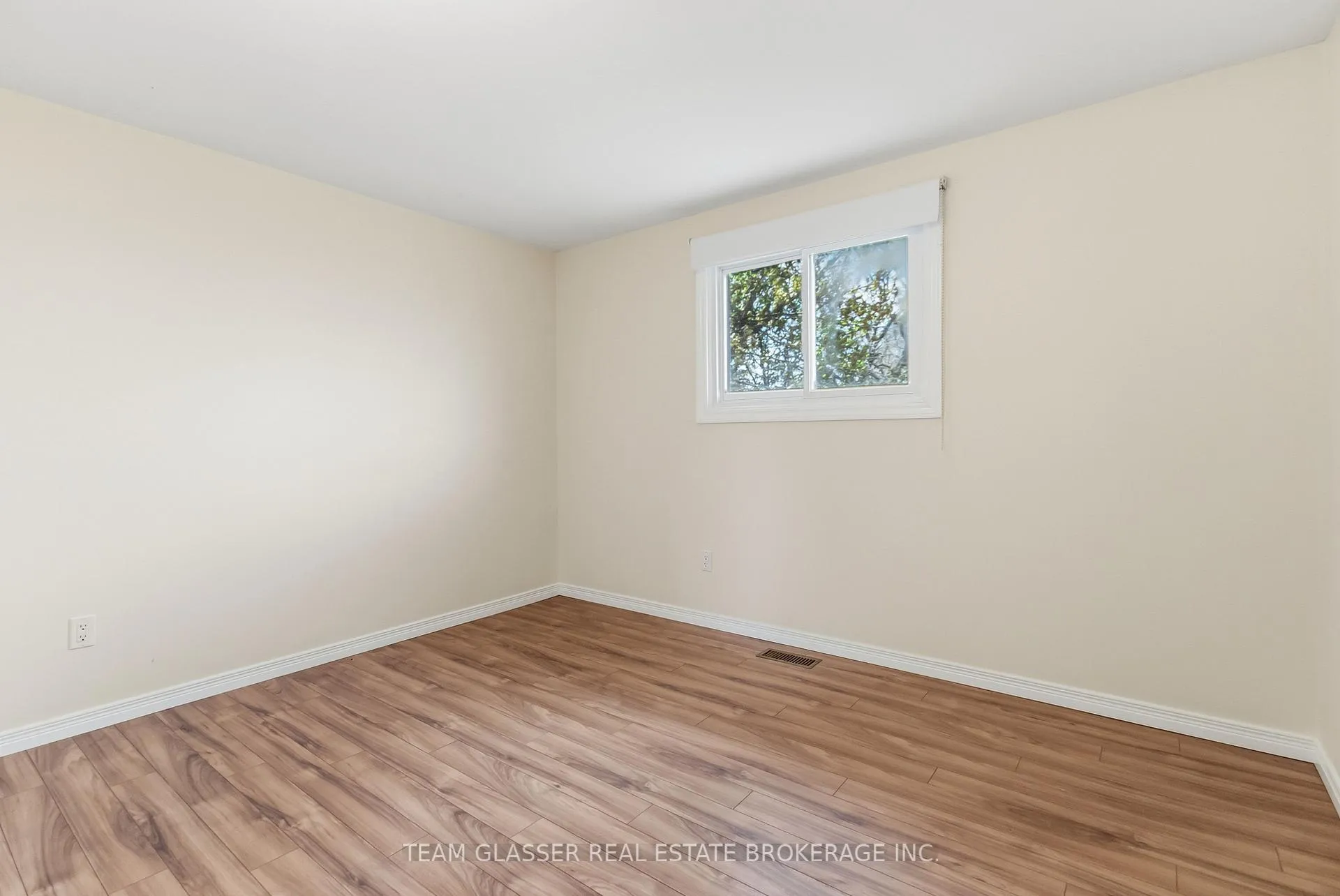 Photo 33 of 21 Goodman Drive, London, South T — HOMEH