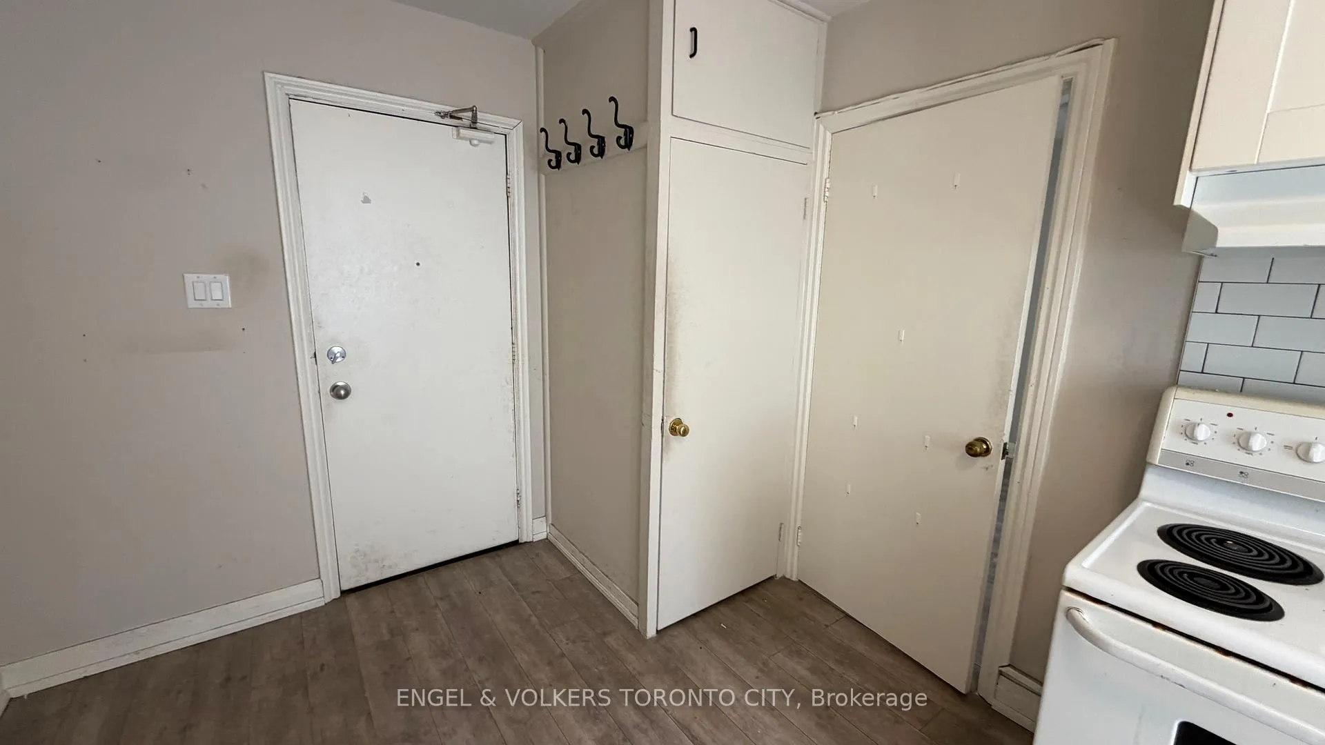 Photo 3 of Unit 2, 15191 Yonge Street, Aurora, Aurora Village — HOMEH