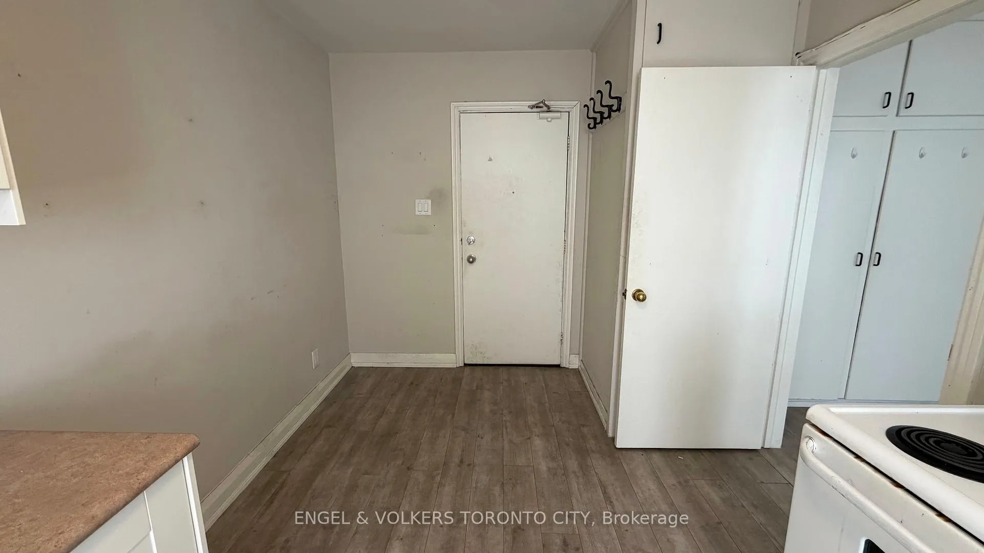 Photo 4 of Unit 2, 15191 Yonge Street, Aurora, Aurora Village — HOMEH