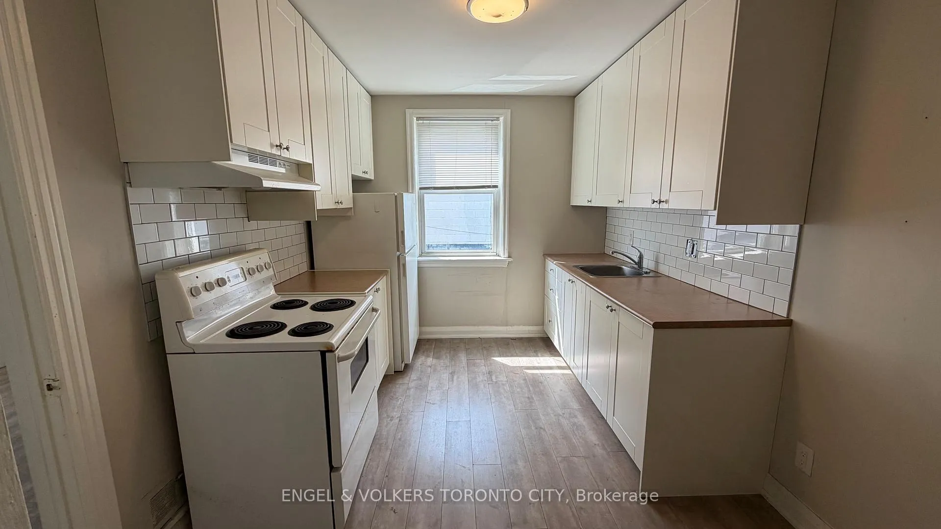 Photo 8 of Unit 2, 15191 Yonge Street, Aurora, Aurora Village — HOMEH