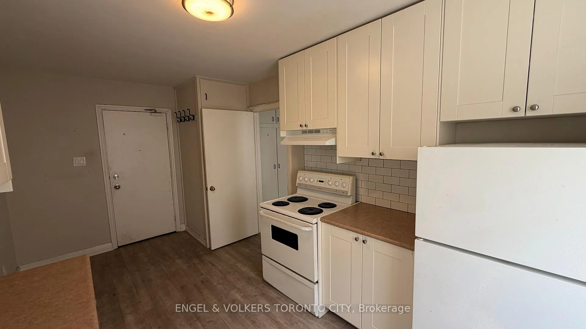 Photo 9 of Unit 2, 15191 Yonge Street, Aurora, Aurora Village — HOMEH