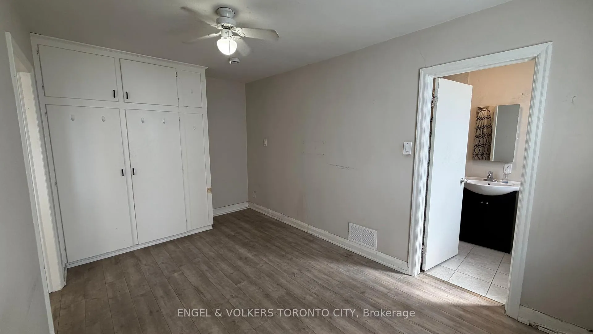 Photo 10 of Unit 2, 15191 Yonge Street, Aurora, Aurora Village — HOMEH