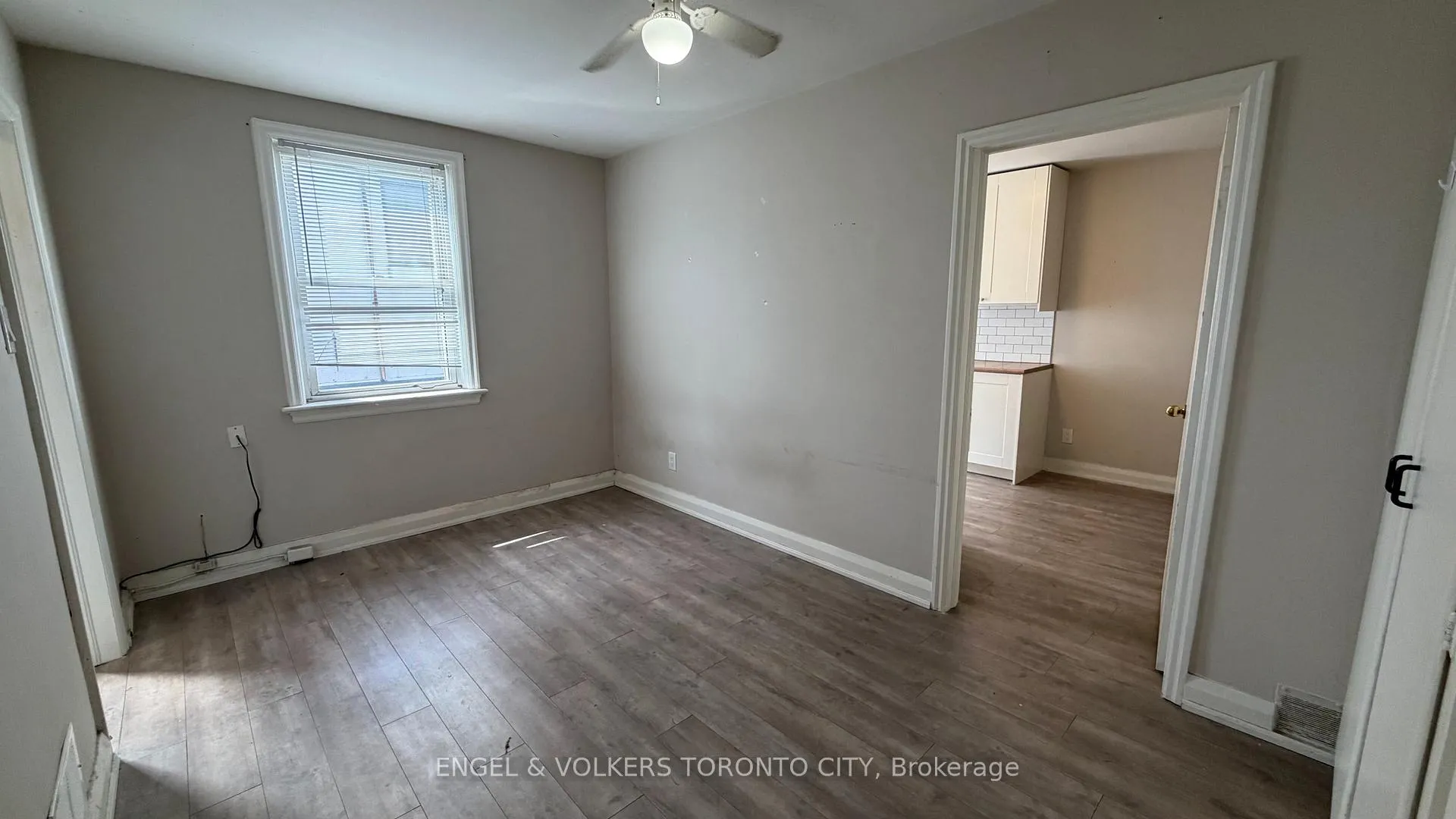 Photo 12 of Unit 2, 15191 Yonge Street, Aurora, Aurora Village — HOMEH