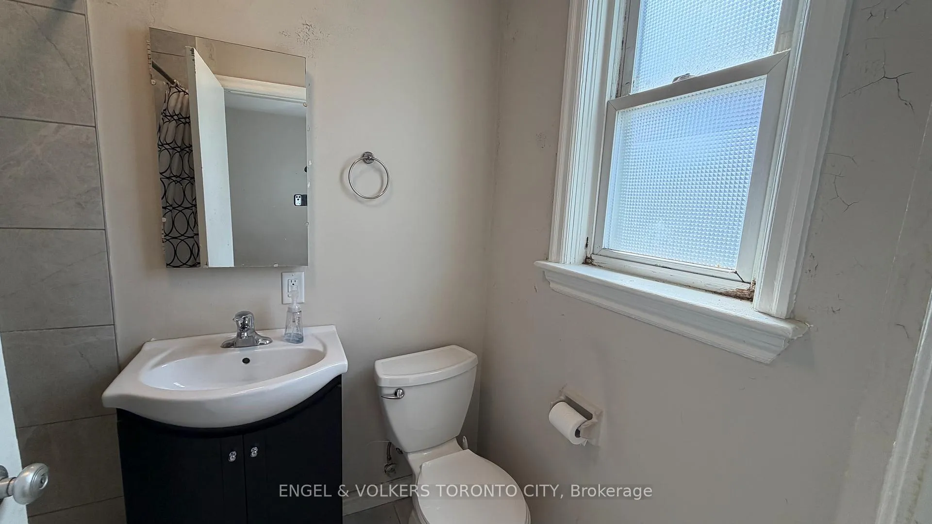 Photo 14 of Unit 2, 15191 Yonge Street, Aurora, Aurora Village — HOMEH
