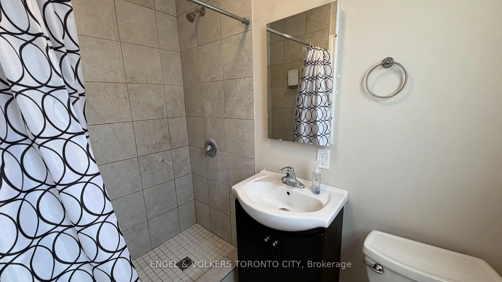 Photo 15 of Unit 2, 15191 Yonge Street, Aurora, Aurora Village — HOMEH