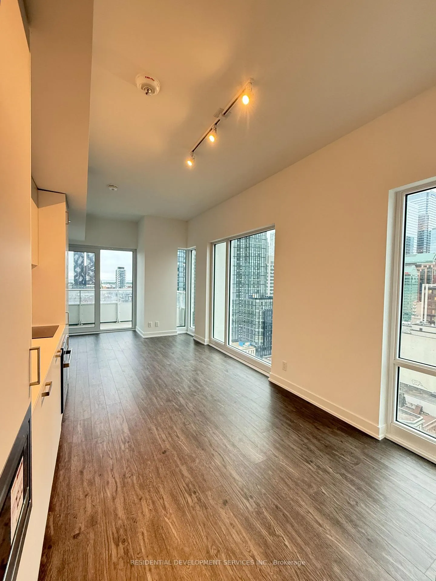 Photo 4 of Unit 1810, 88 Queen Street, Toronto, Church-Yonge Corridor — HOMEH