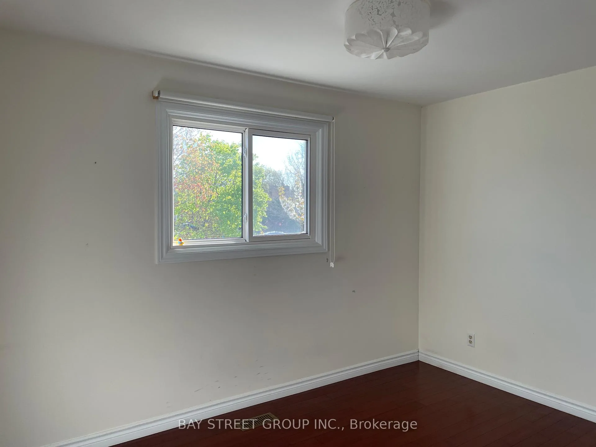 Photo 13 of 1072 Stephenson Drive, Burlington, Brant — HOMEH