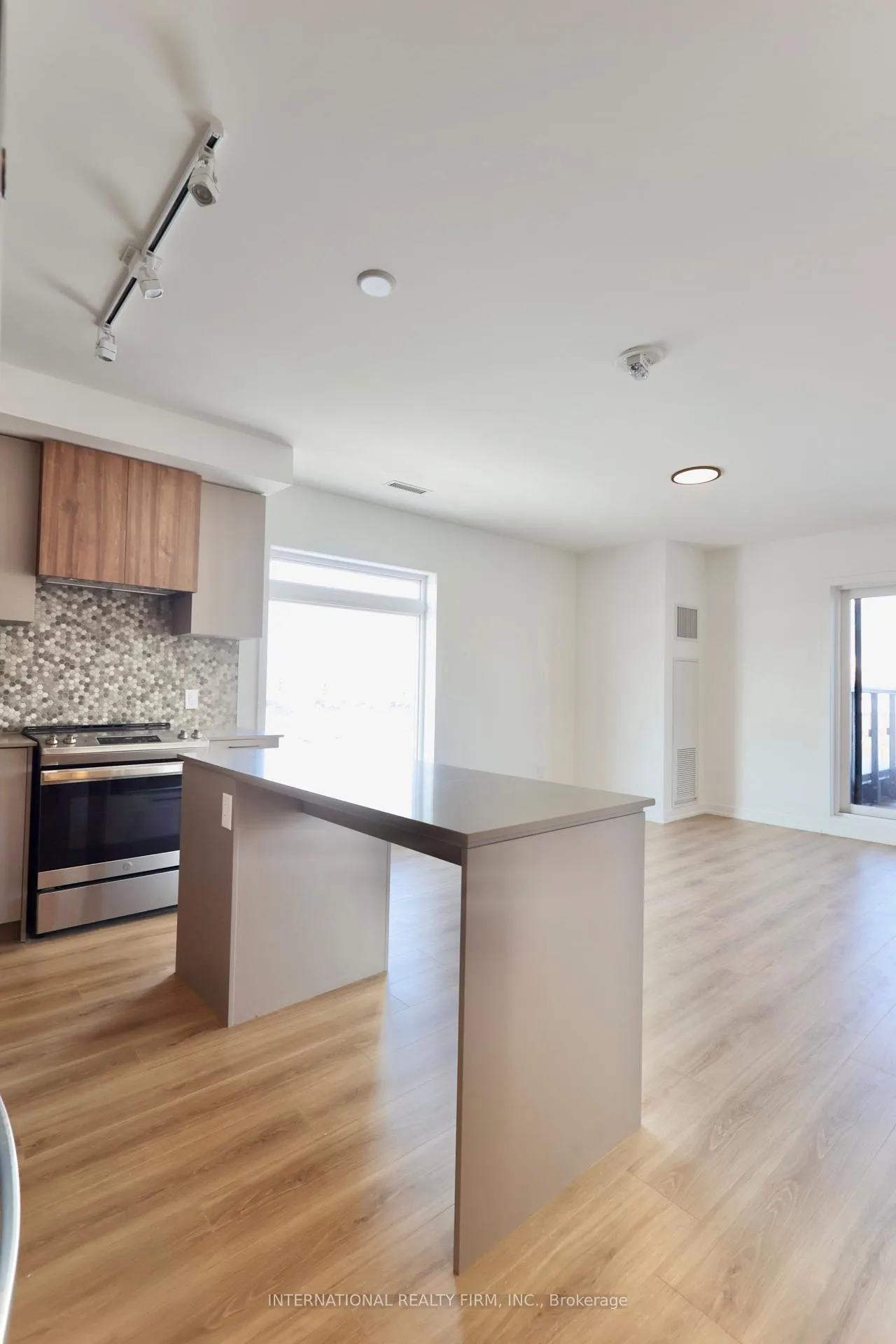 Photo 11 of Unit B-020, 20 Lagerfeld Drive, Brampton, Northwest Brampton — HOMEH