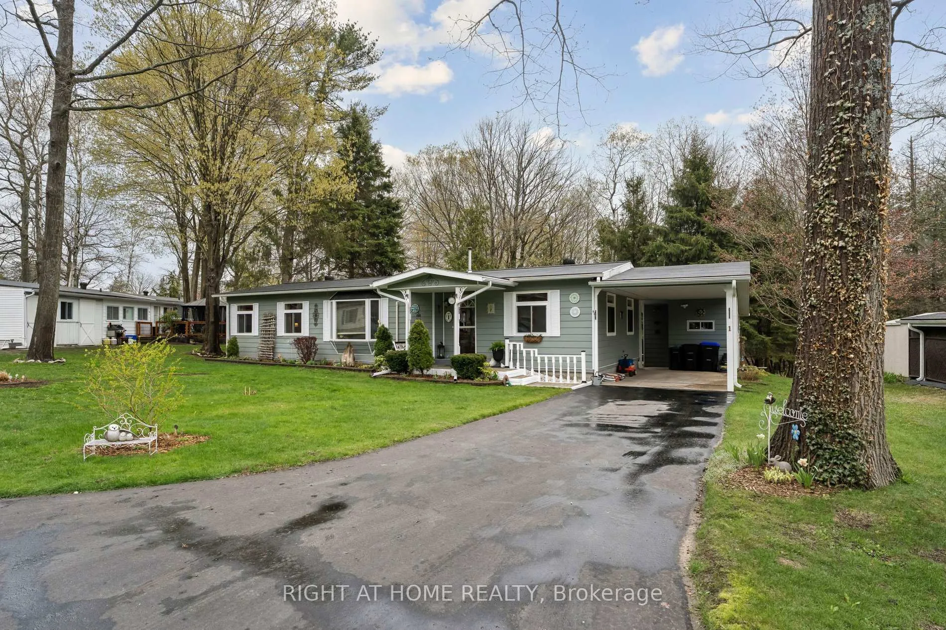 Photo 3 of 1 Allen Drive S, Wasaga Beach — HOMEH
