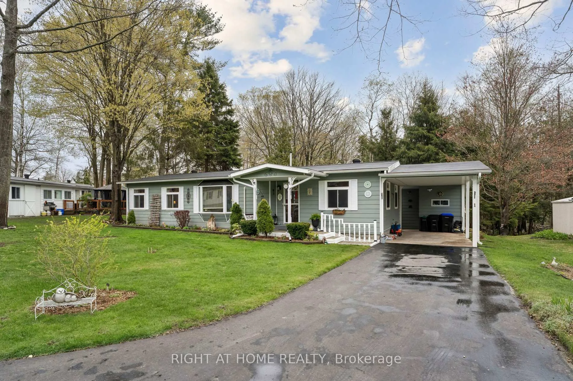 Photo 4 of 1 Allen Drive S, Wasaga Beach — HOMEH
