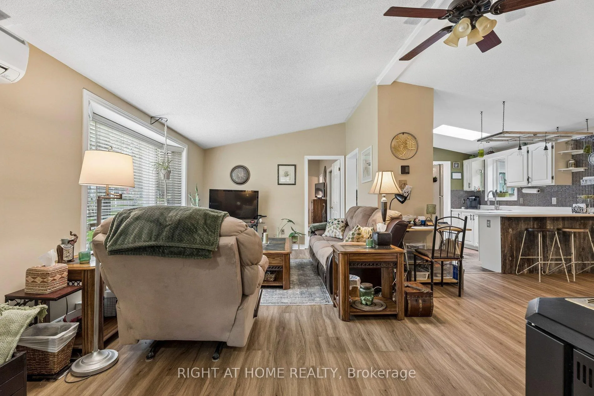 Photo 10 of 1 Allen Drive S, Wasaga Beach — HOMEH