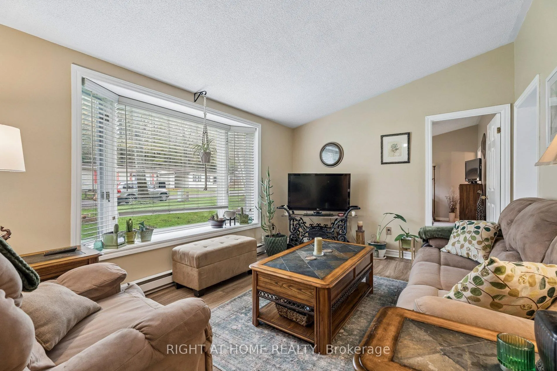 Photo 11 of 1 Allen Drive S, Wasaga Beach — HOMEH