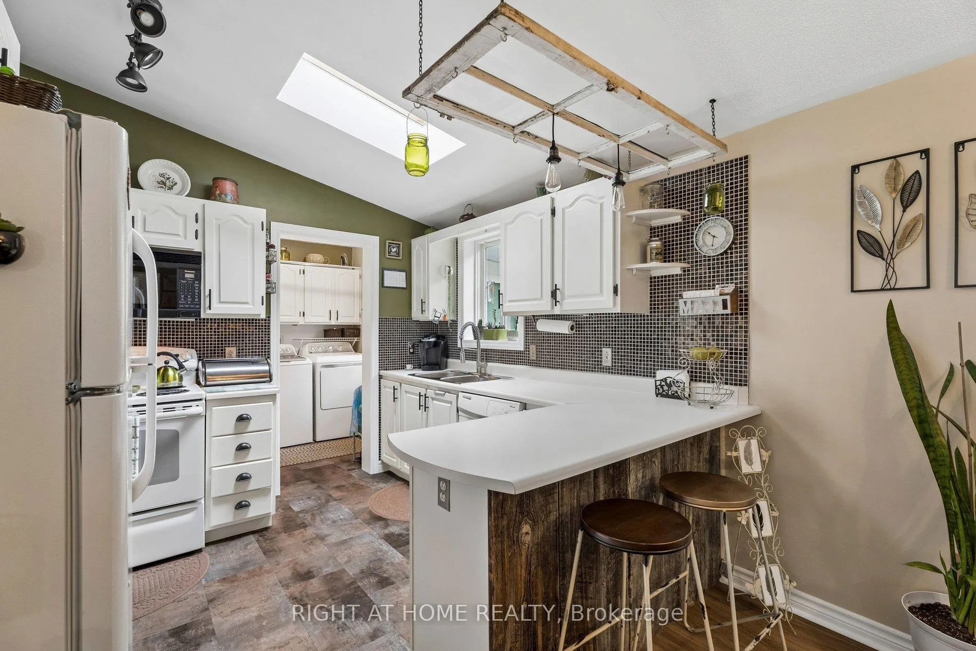 Photo 21 of 1 Allen Drive S, Wasaga Beach — HOMEH