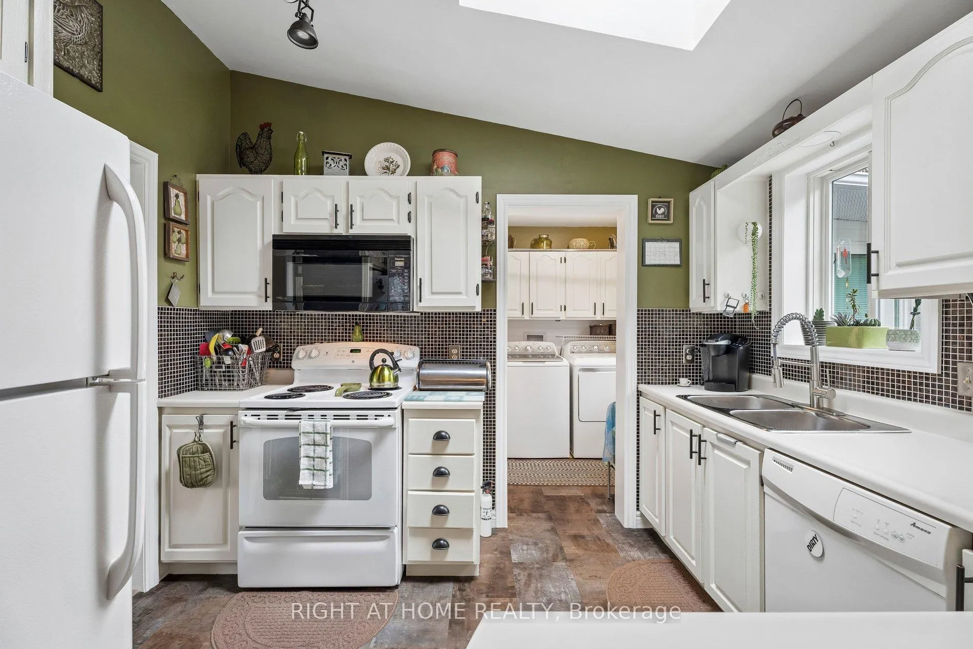 Photo 22 of 1 Allen Drive S, Wasaga Beach — HOMEH