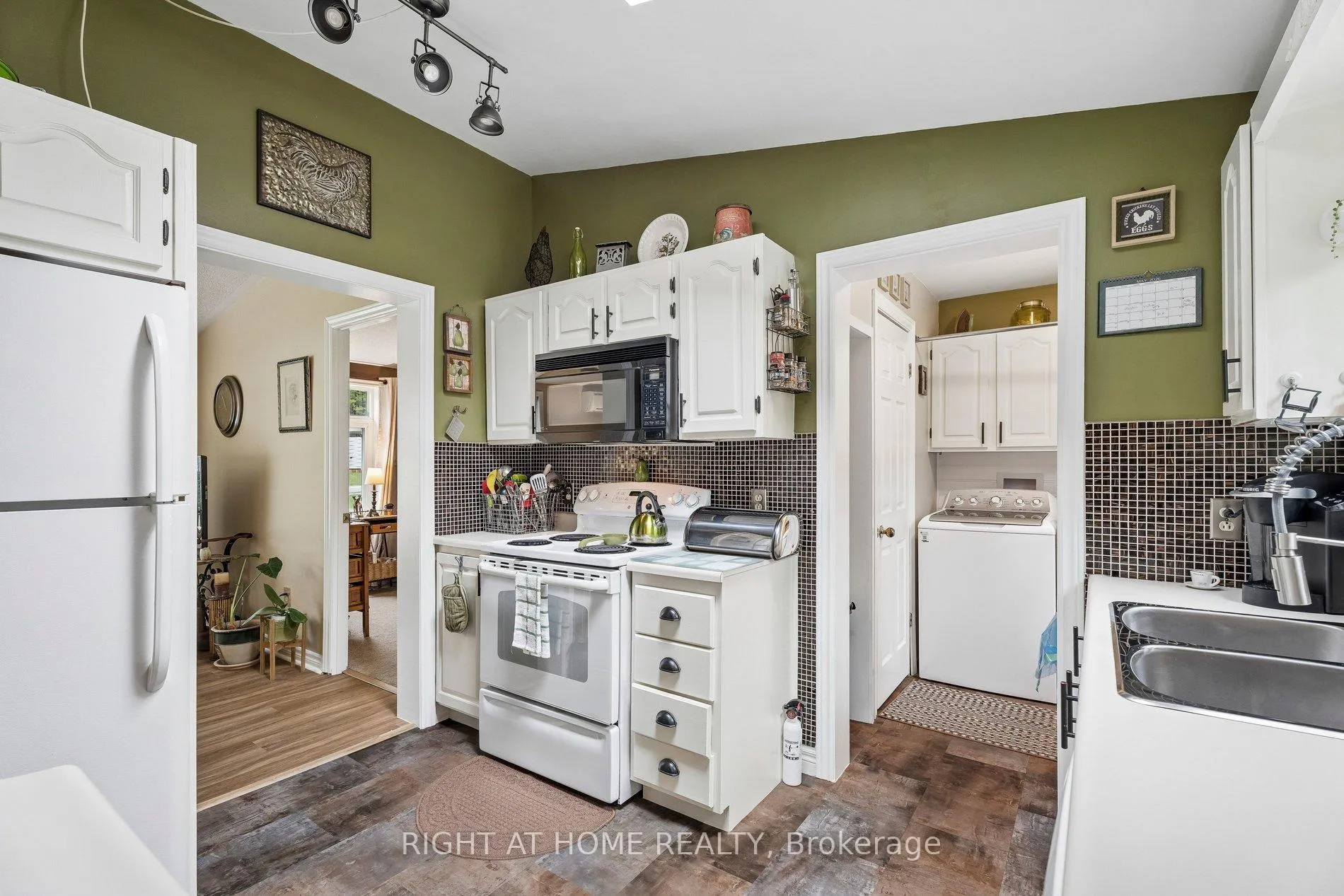 Photo 24 of 1 Allen Drive S, Wasaga Beach — HOMEH