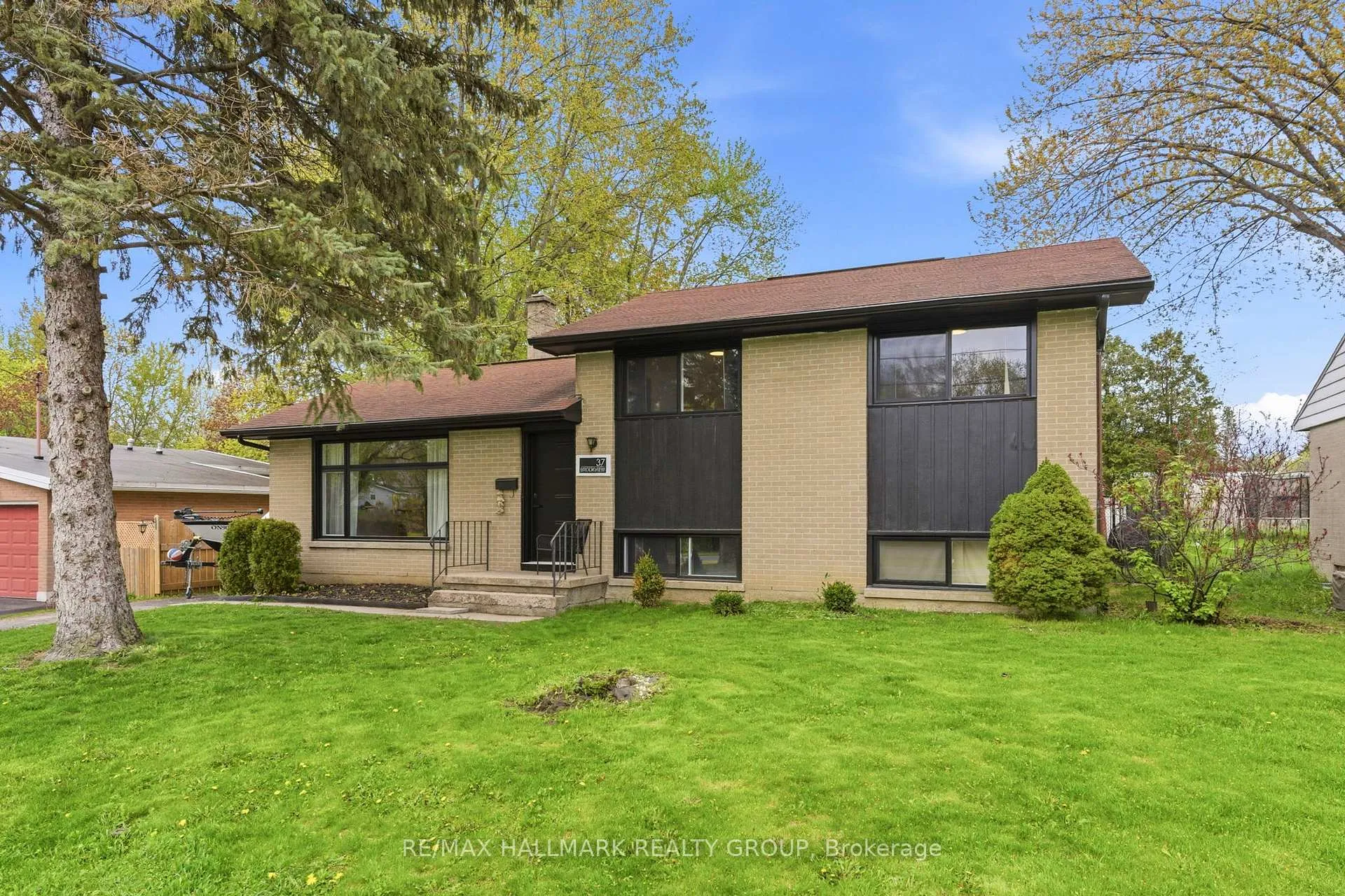Front of 37 Brookview Crescent