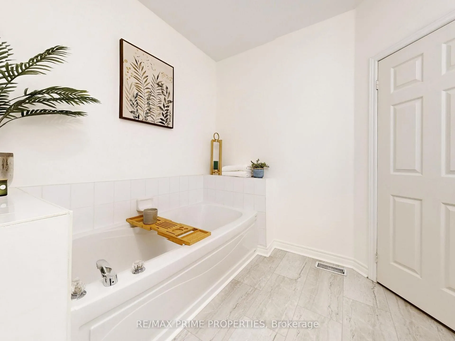 Photo 21 of 4 Colleen Bay Way, Markham, Greensborough — HOMEH