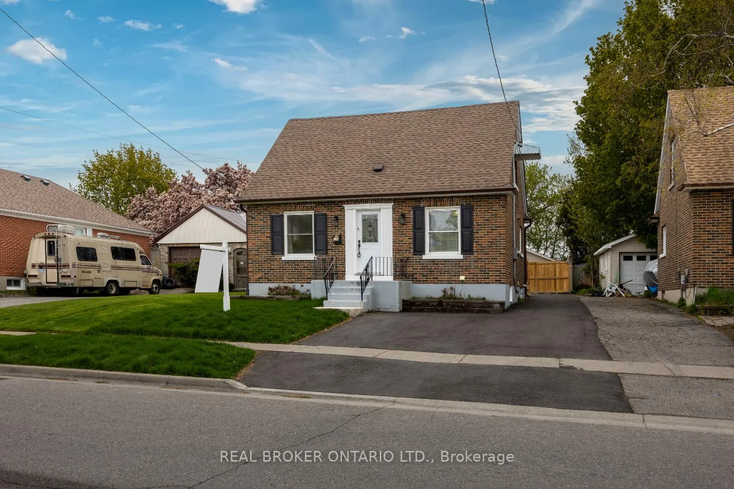 Photo 1 of 234 Oshawa Boulevard N, Oshawa, O'Neill — HOMEH