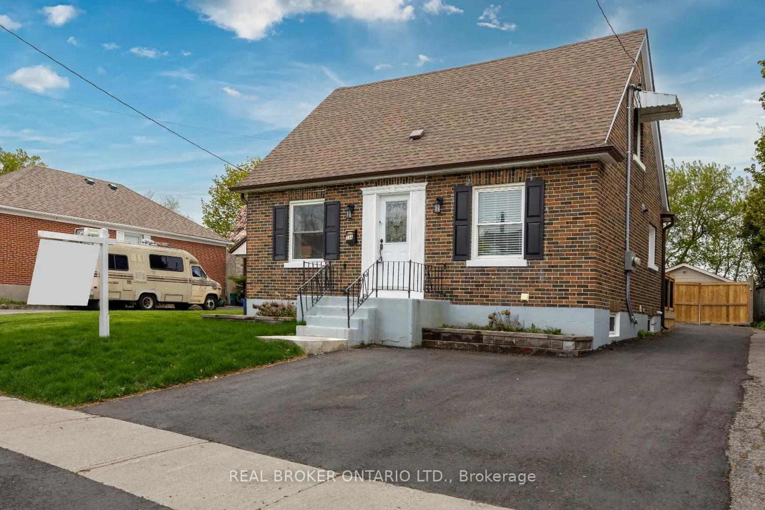 Photo 2 of 234 Oshawa Boulevard N, Oshawa, O'Neill — HOMEH