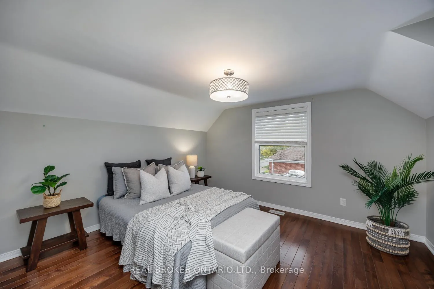 Photo 18 of 234 Oshawa Boulevard N, Oshawa, O'Neill — HOMEH