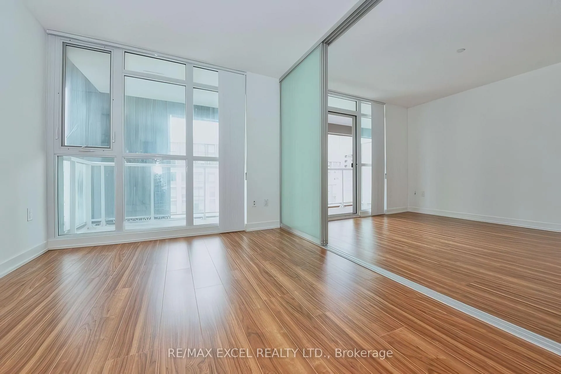 Photo 4 of Unit 710, 85 Queens Wharf Road, Toronto, Waterfront Communities — HOMEH