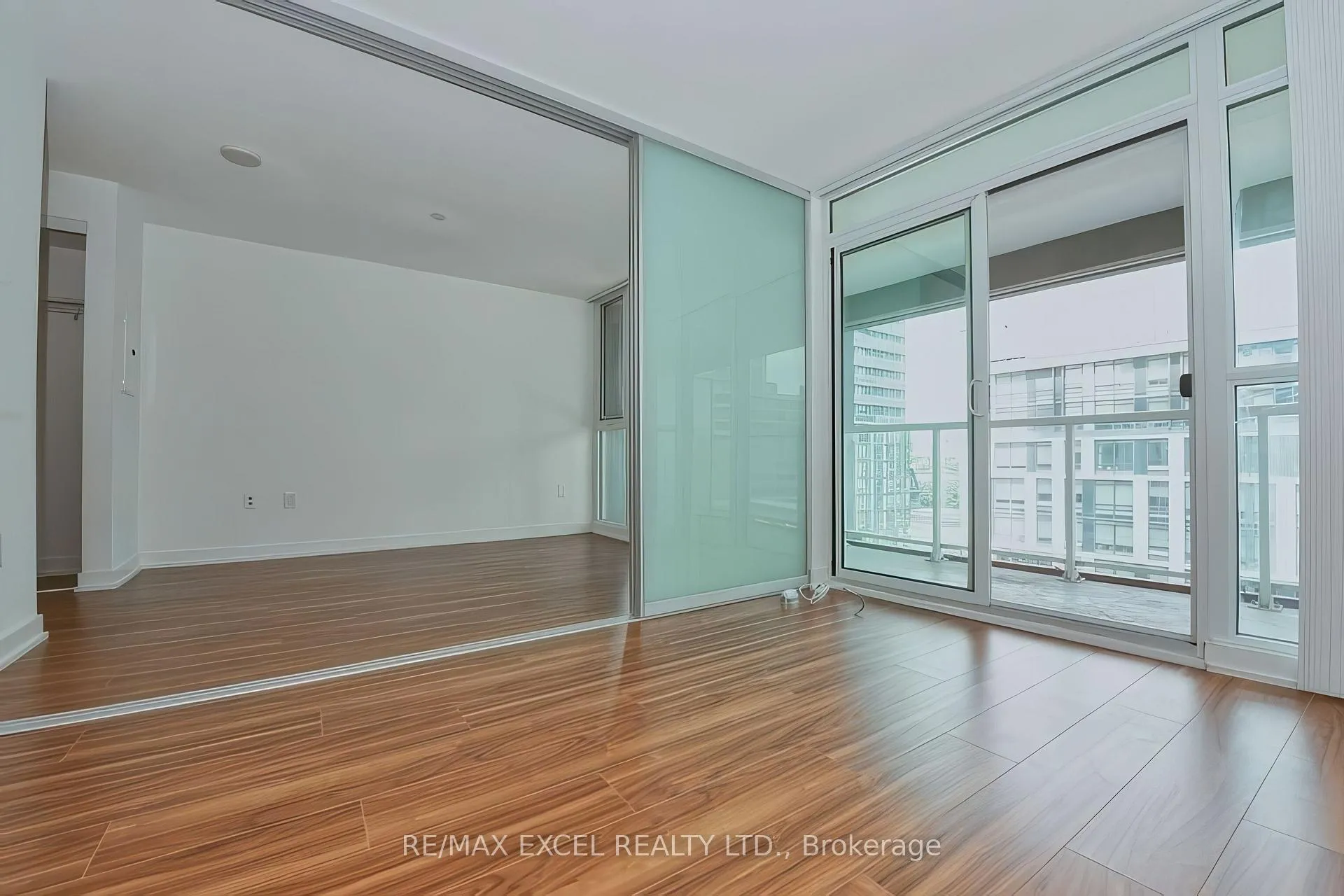 Photo 5 of Unit 710, 85 Queens Wharf Road, Toronto, Waterfront Communities — HOMEH