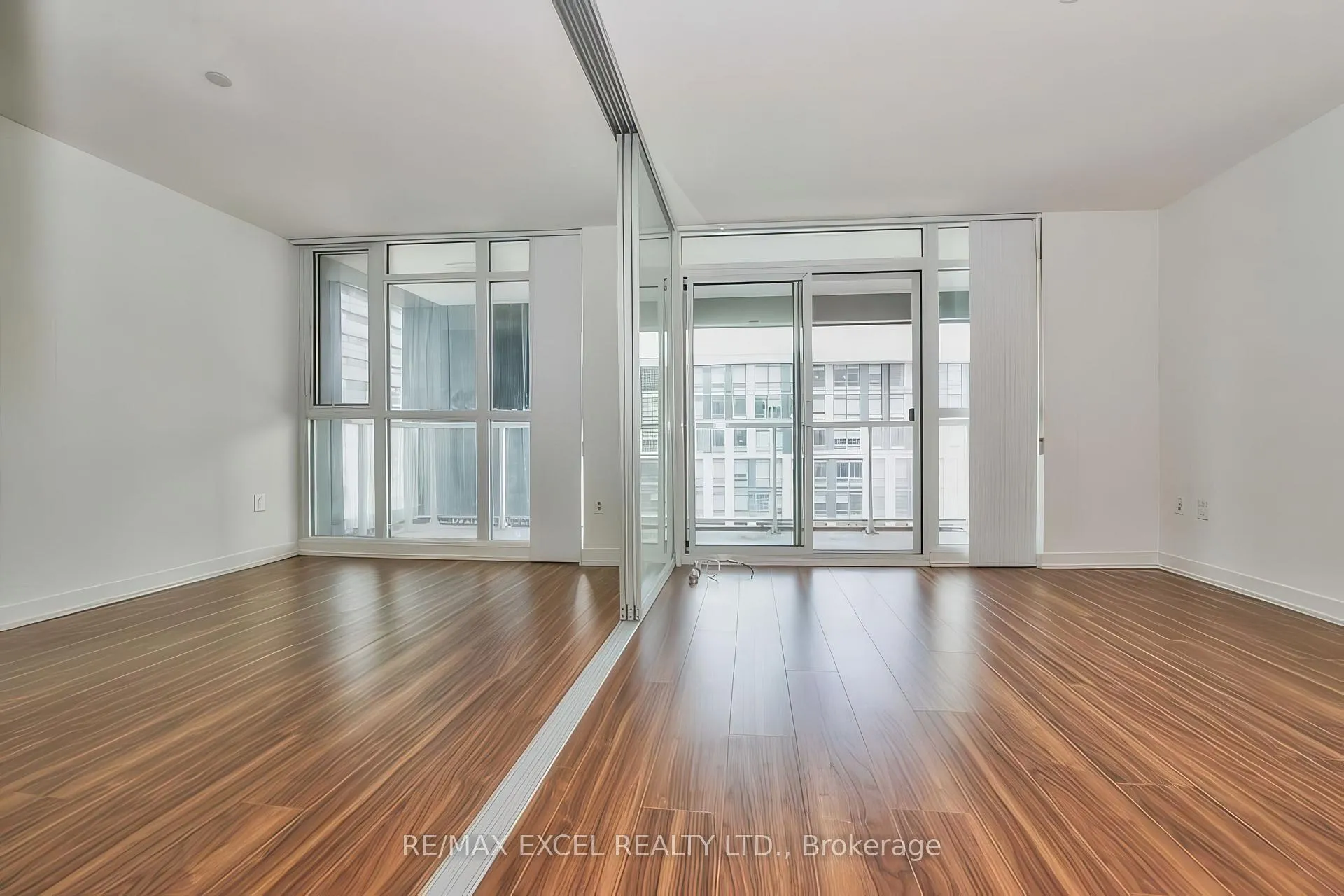 Photo 6 of Unit 710, 85 Queens Wharf Road, Toronto, Waterfront Communities — HOMEH