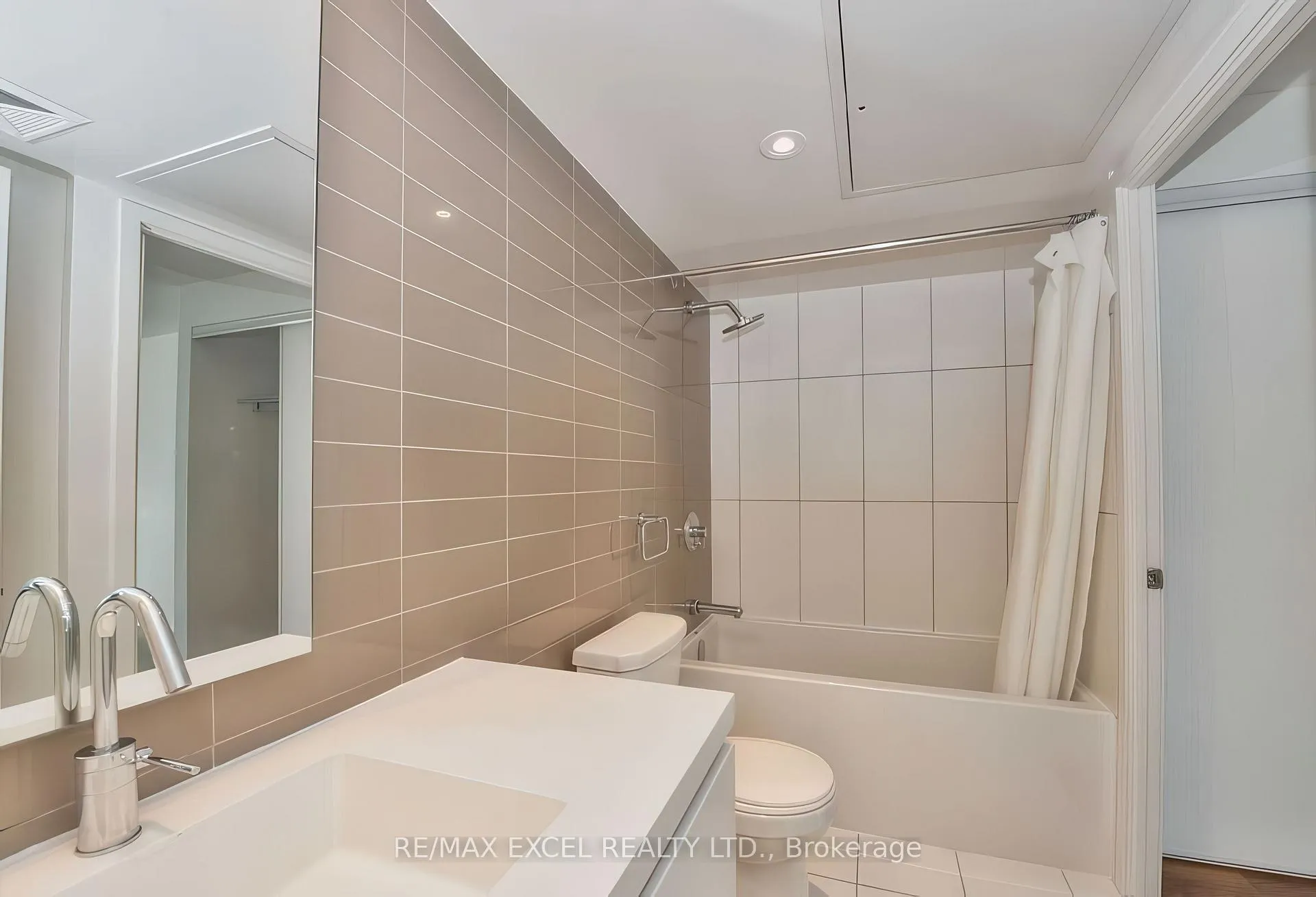 Photo 7 of Unit 710, 85 Queens Wharf Road, Toronto, Waterfront Communities — HOMEH
