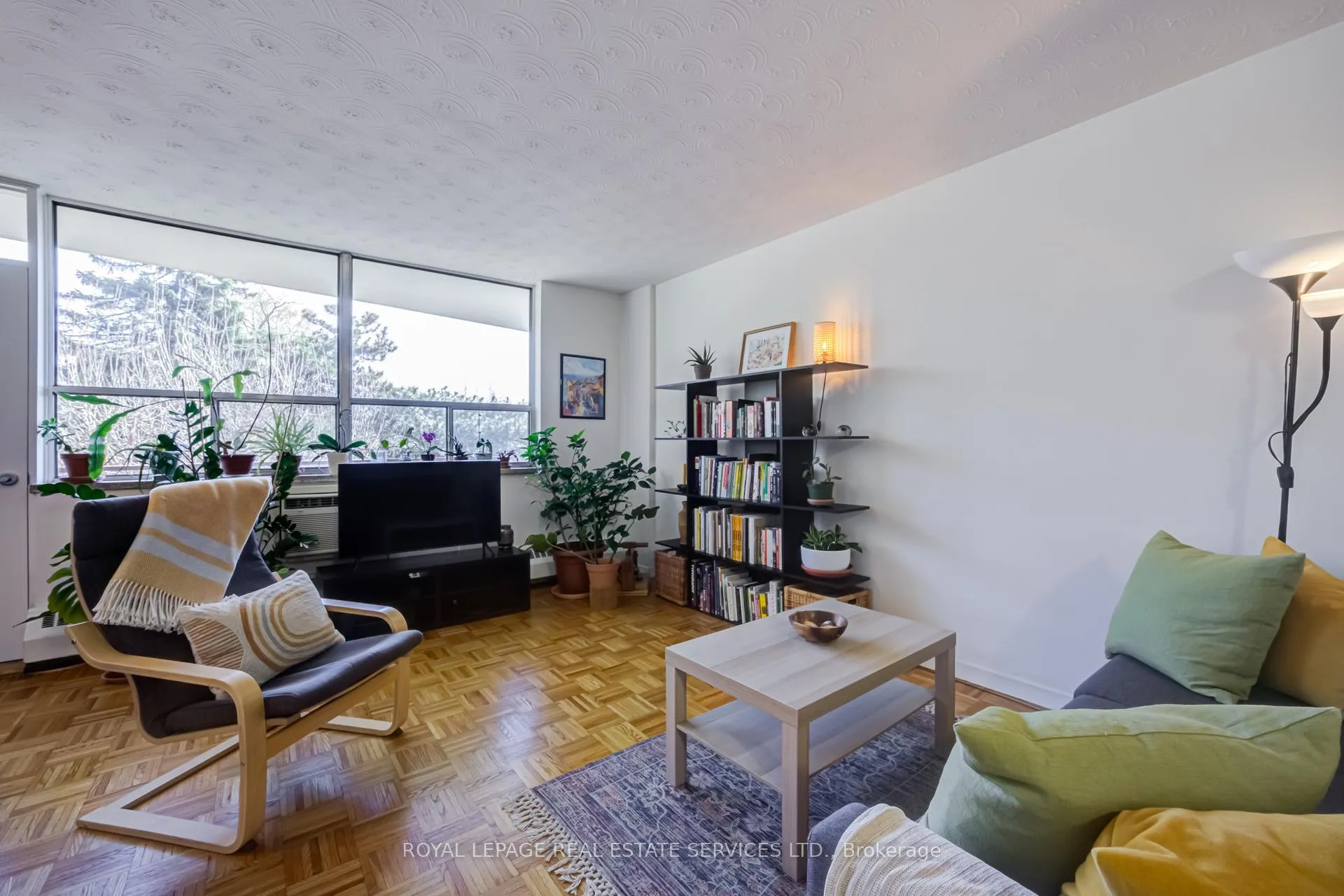 Photo 5 of Unit 303, 100 Coe Hill Drive, Toronto, High Park-Swansea — HOMEH